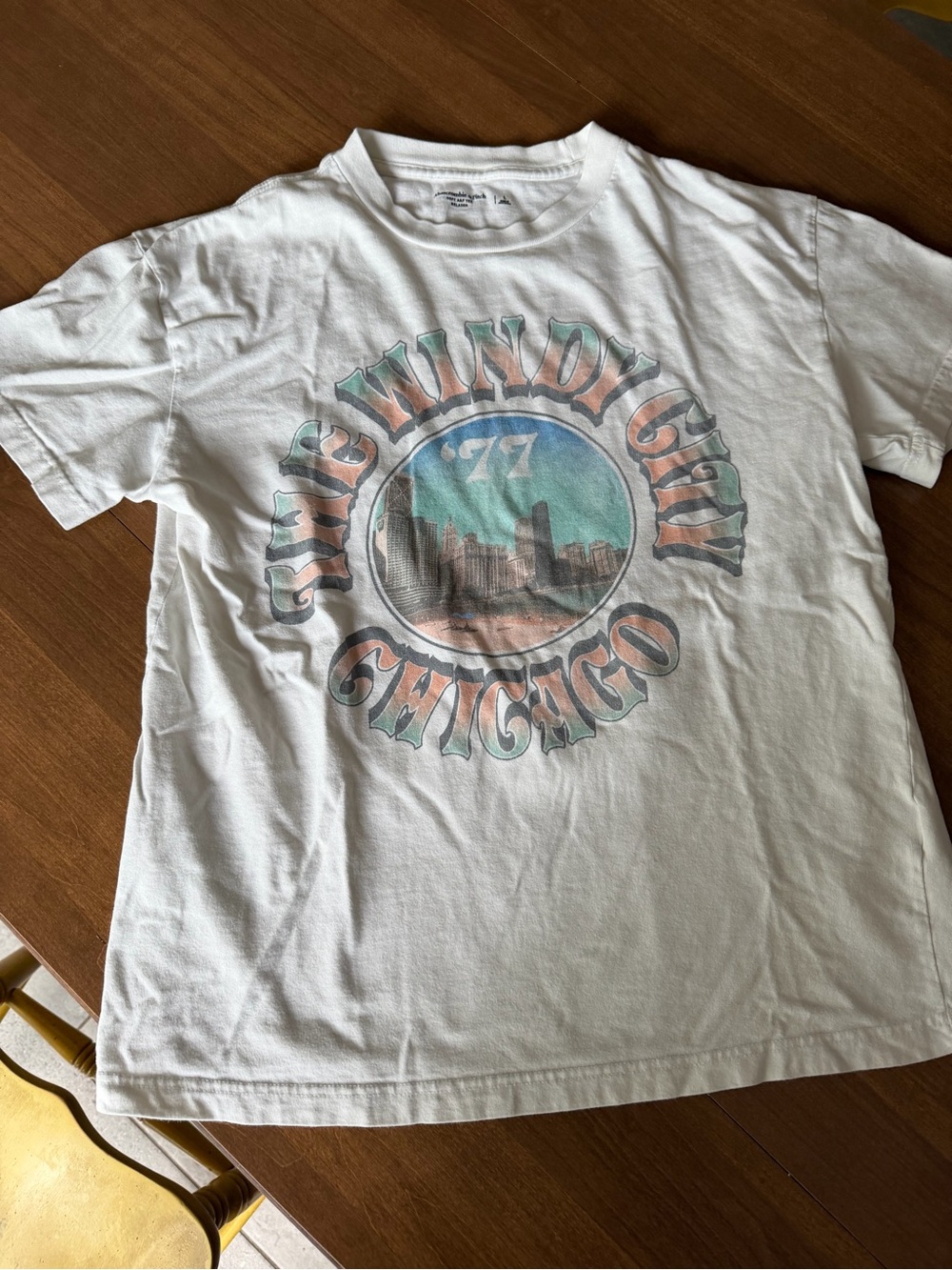 Men’s Abercrombie & Fitch Tee - Windy City Chicago - Cream Large